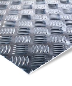 Aluminium-Riffelblech Quintett, präzise zugeschnitten, rutschfest, ideal für sichere Bodenbeläge und Verkleidungen.