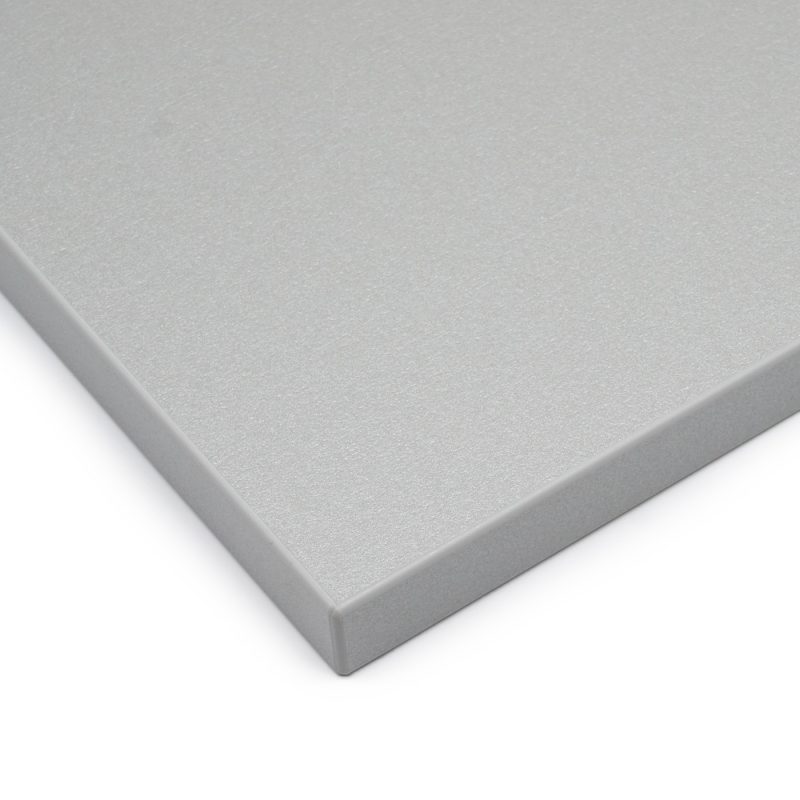 2mm starkes Aluminiumblech, präzise auf individuelle Maße zugeschnitten.