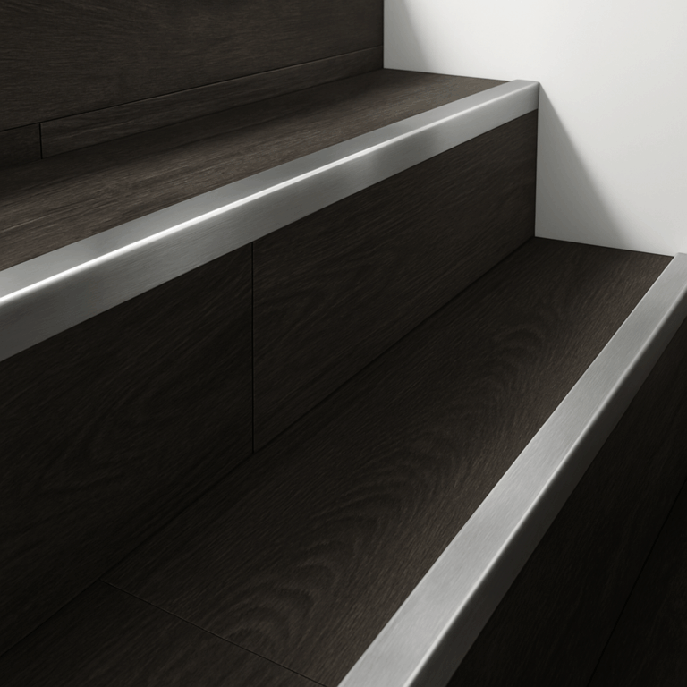 Schutz und Stil in einem – sorgt für klare Linien und robusten Abschluss.