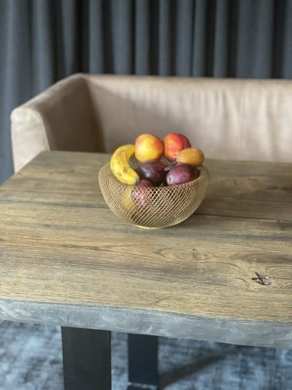 DIY-Esstisch mit Baumkante