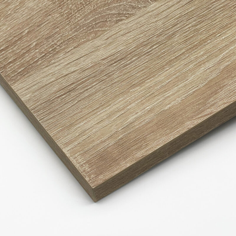 Eine Smart+ Dekorplatte in Eiche Natur zeigt eine warme Holzmaserung.