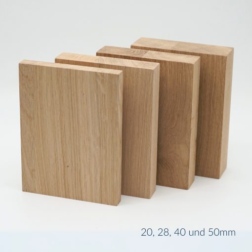 Eiche Massivholzplatte mit gerader Kante, erhältlich in unterschiedlichen Materialstärken.