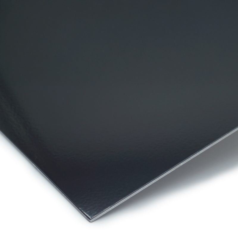 Aluminiumblech in Anthrazitgrau (RAL 7016) mit glatter, seidenmatter Oberfläche, geeignet für Innen- und Außenanwendungen.