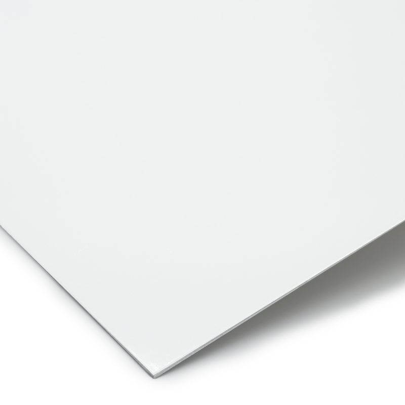 Aluminiumblech in Verkehrsweiß (RAL 9016) mit glatter, glänzender Oberfläche, geeignet für Innen- und Außenanwendungen.