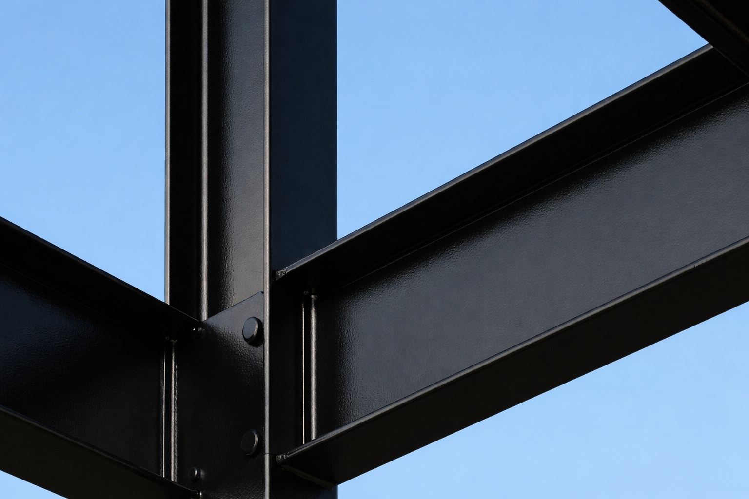 HEA-Profile verbinden Tragfähigkeit mit einer eleganten, reduzierten Optik - perfekt für offene Wohnkonzepte.