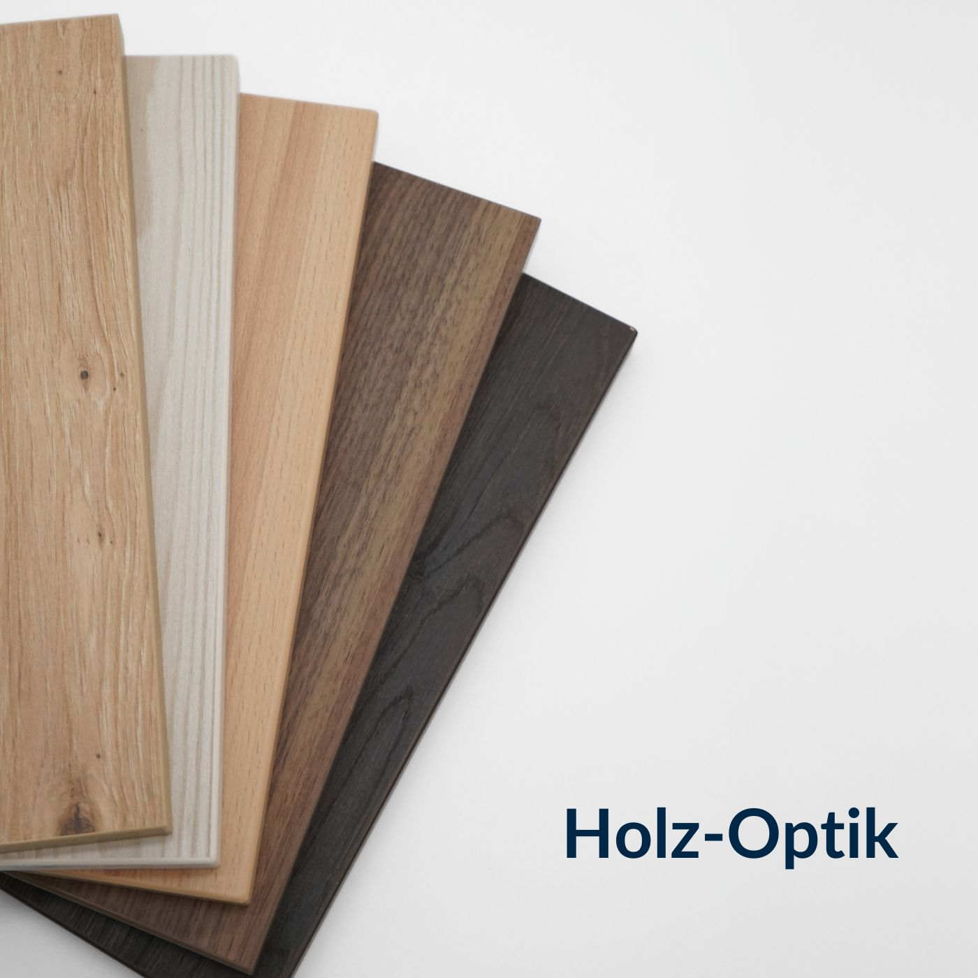 Ein Fächer aus Dekor-Platten zeigt verschiedene natürliche Holzdekore mit sichtbarer Maserung und Astlöchern.