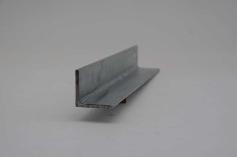 Stabil, korrosionsbeständig und vielseitig – für langlebige Konstruktionen im Innen- und Außenbereich.