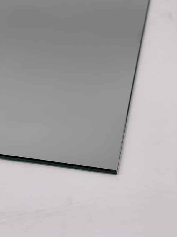 Nahaufnahme eines Spiegelglases. 