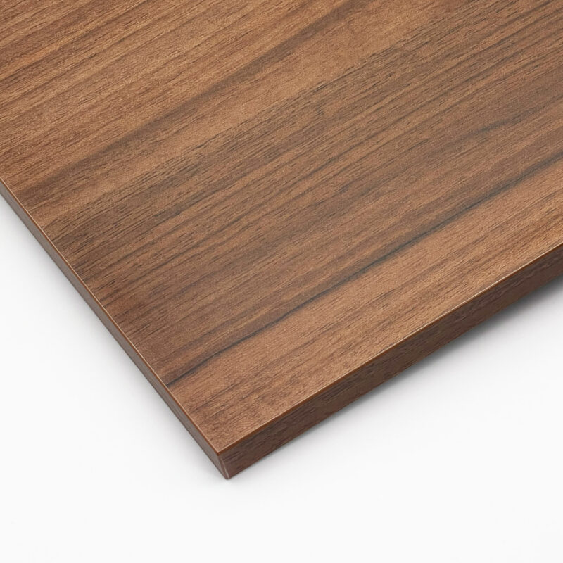 Eine Smart+ Dekorplatte in Nuss zeigt eine dunkle, elegante Holzmaserung.