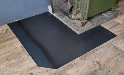 Funkenschutzplatte aus Schwarzstahl – Bild 3