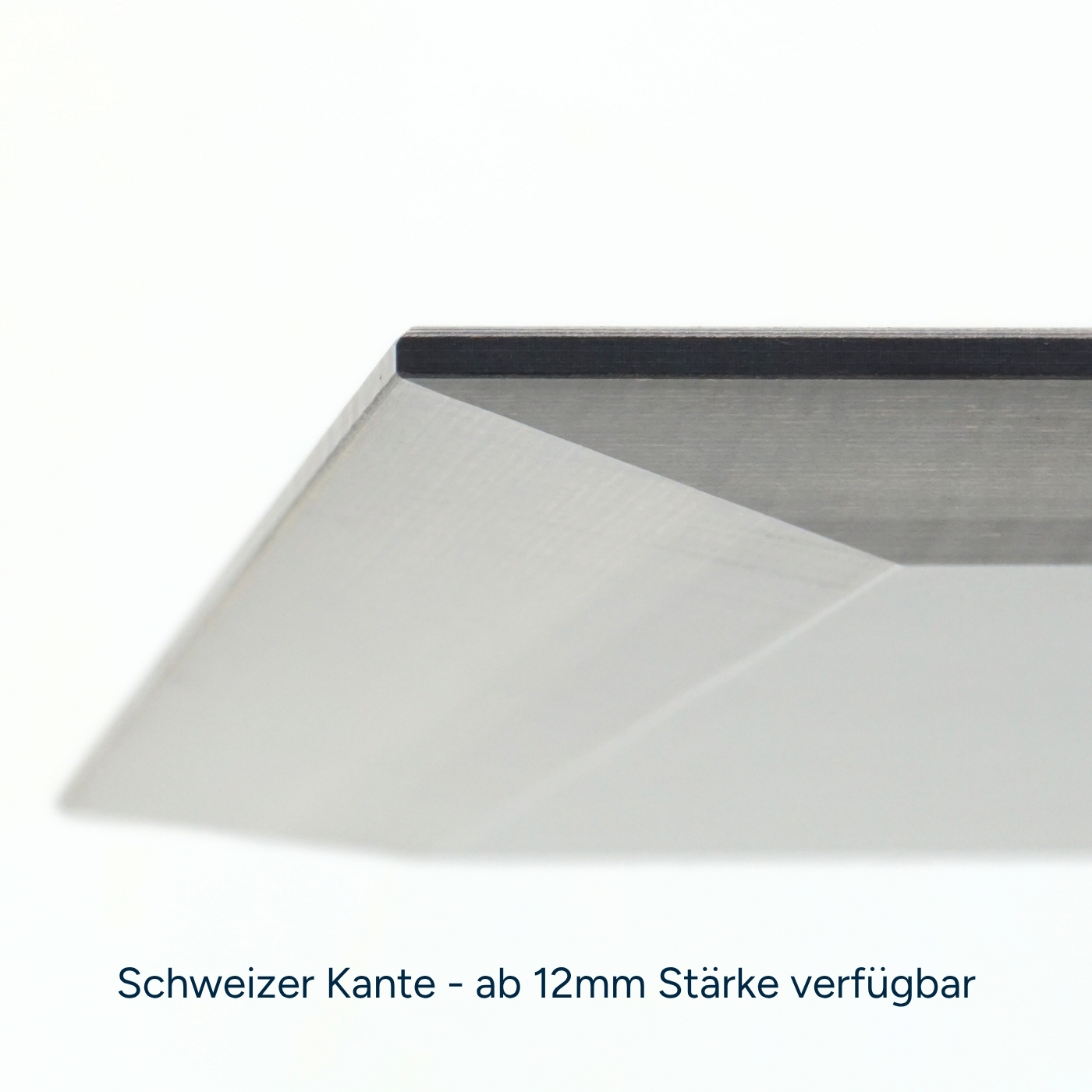 Detailaufnahme der Schweizer-Kante an einer HPL-Platte