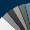 Sechs fächerförmig angeordnete Dekorplatten zeigen Uni Weiß, Uni Mittelgrau, Uni Anthrazit, Uni Taupe, Uni Olivgrün und Uni Stahlblau.