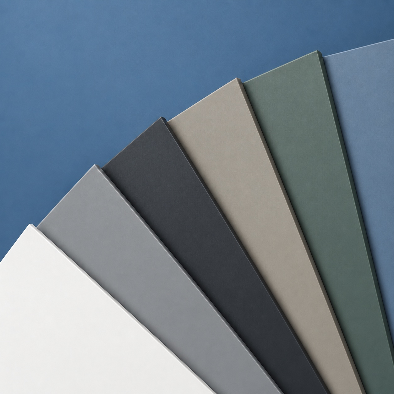 Sechs fächerförmig angeordnete Dekorplatten zeigen Uni Weiß, Uni Mittelgrau, Uni Anthrazit, Uni Taupe, Uni Olivgrün und Uni Stahlblau.