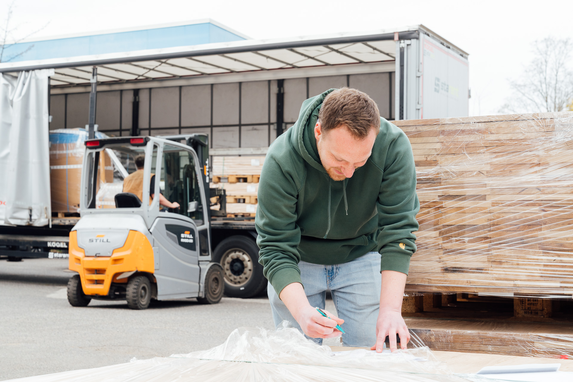 Holzversand - Spedition mit Gabelstabler