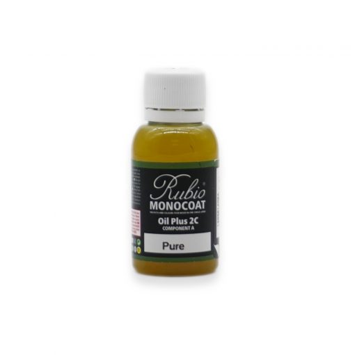 Rubio Monocoat Öl-Set mit Zubehör für Holzschutz, bestehend aus Ölflaschen, Applikator und Tuch auf weißem Hintergrund.