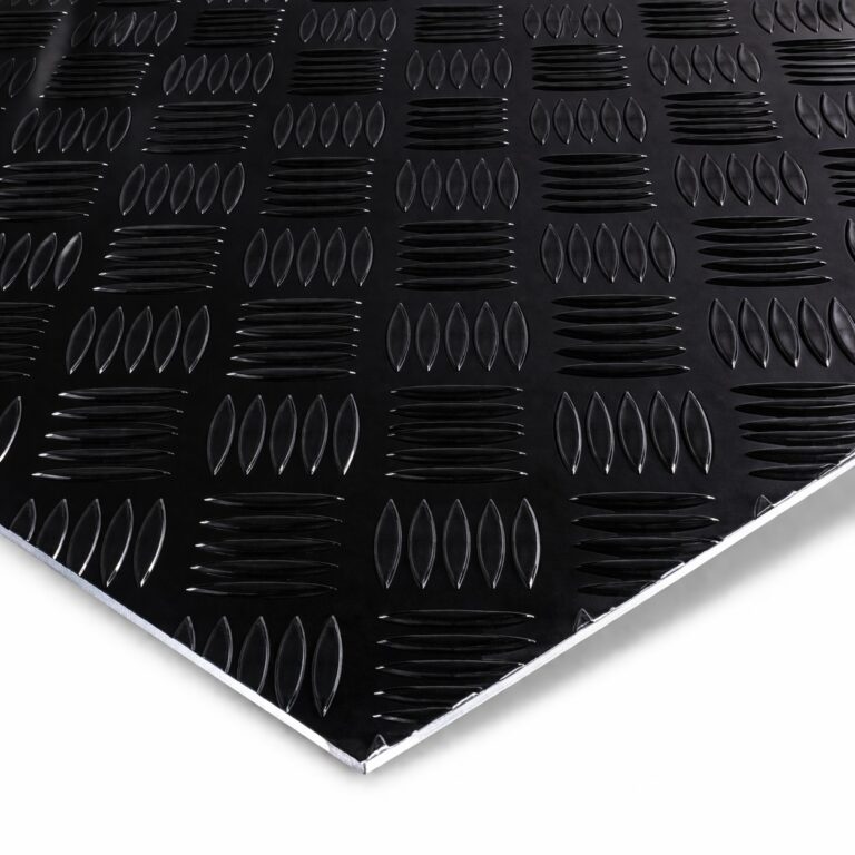 Detailaufnahme von schwarz-beschichtetem Aluminium Riffelblech